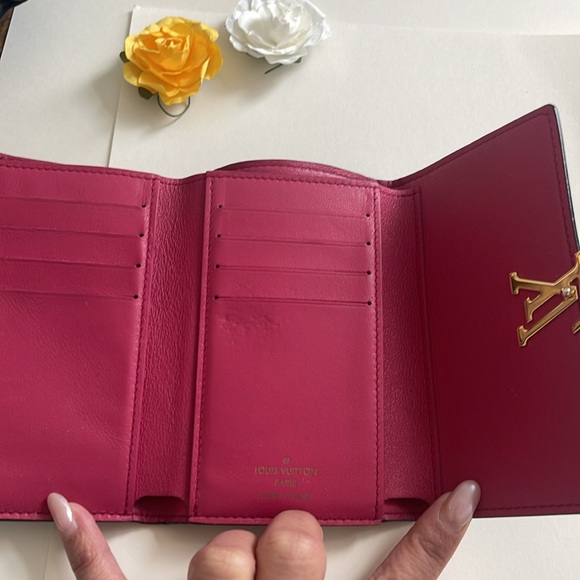 Louis Vuitton Capucines Wallet - Picture 8 of 8